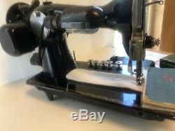 Vintage Singer Sewing Machine 15-91 Heavy Duty Gear Drive Manual Accessories