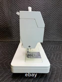 Vtg Singer 57817C Heavy Duty Sewing Machine Tested 17-Stitch Free Arm Workhorse