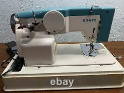 WHITE HEAVY DUTY INDUSTRAIL STRENGTH SEWING MACHINE, Model 793