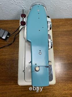 WHITE HEAVY DUTY INDUSTRAIL STRENGTH SEWING MACHINE, Model 793