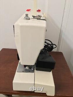 White Sewing Machine Heavy Duty Model 1919 Embroidery Dressmaking