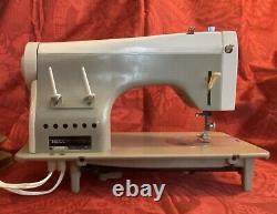 Working Vintage Necchi 523.07 Heavy Duty Zigzag Sewing Machine Italy